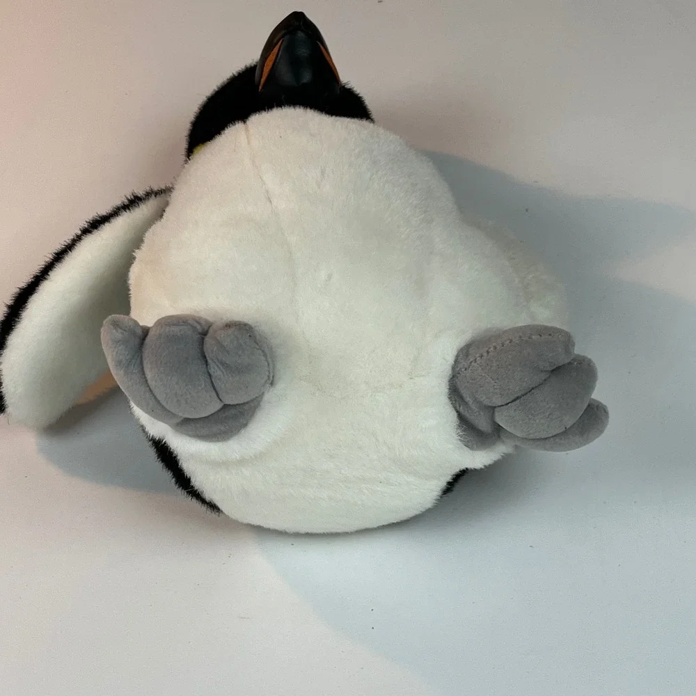 SeaWorld Emperor Penguin Plush Stuffed Animal Black White Yellow 9 Inch Souvenir